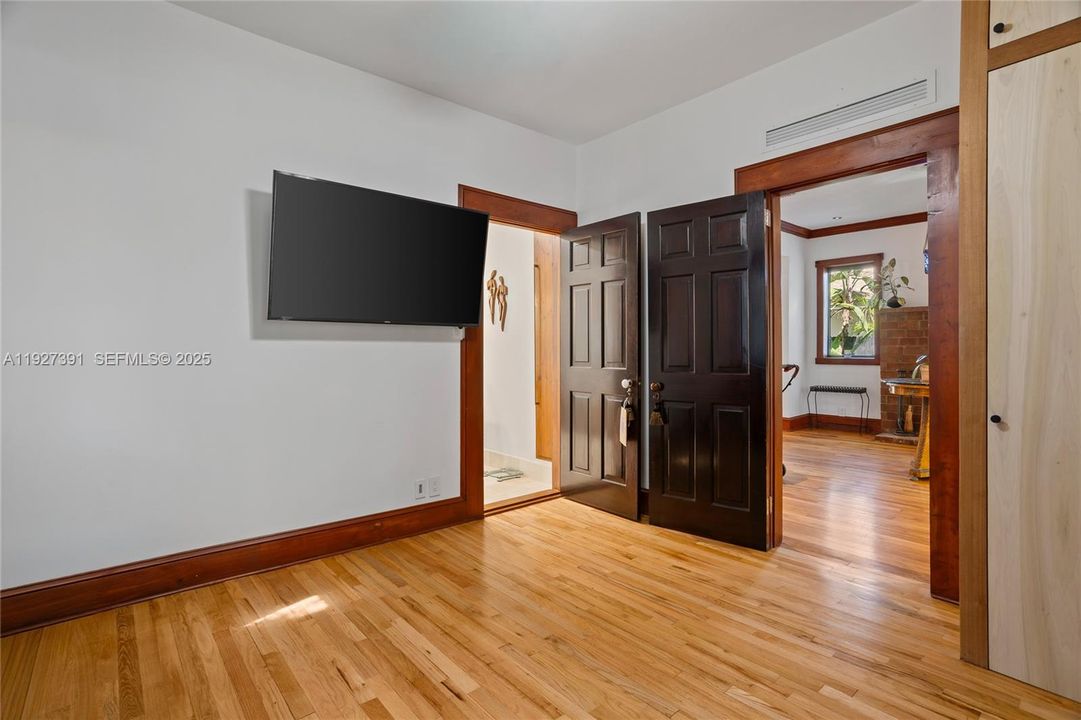 待售: $1,850,000 (4 贝兹, 3 浴室, 2300 平方英尺)