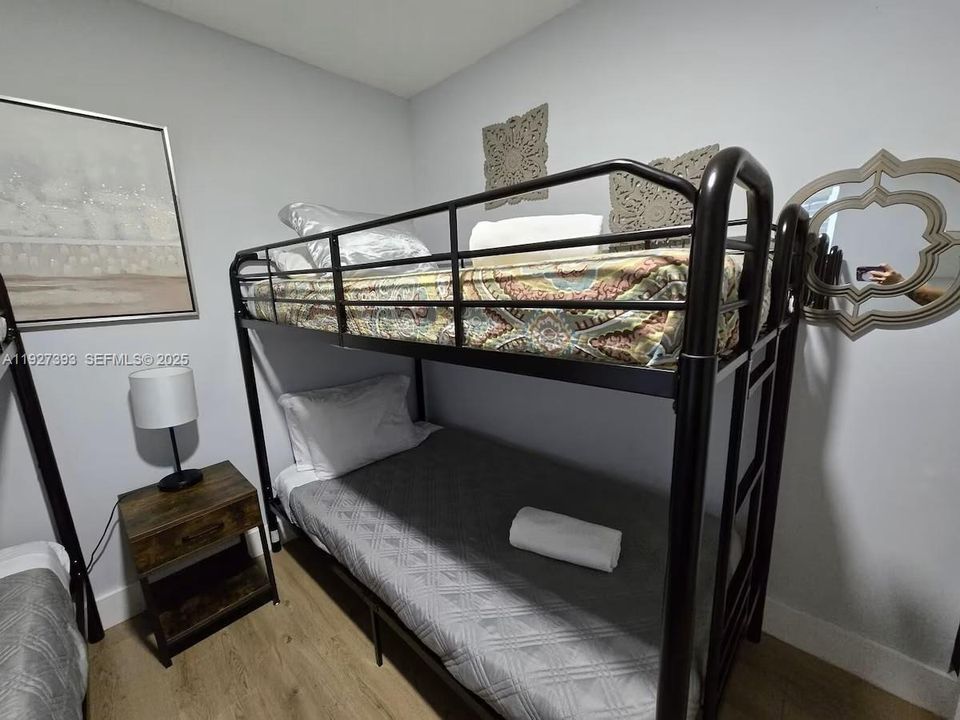 出租: $2,275 (2 贝兹, 1 浴室, 750 平方英尺)