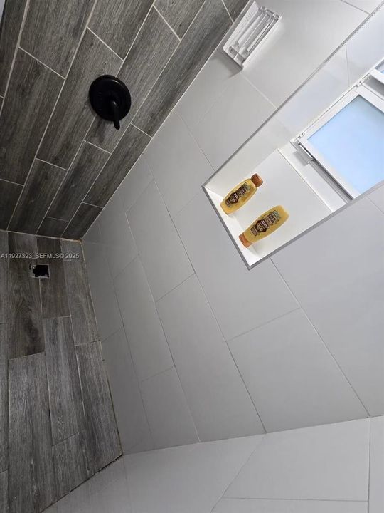 出租: $2,275 (2 贝兹, 1 浴室, 750 平方英尺)