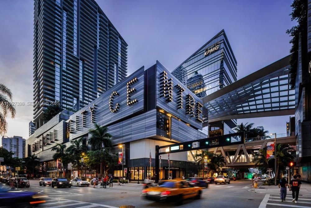 Brickell City Center (7 mins)