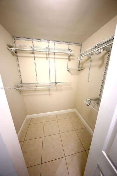 На продажу: $185,000 (1 спален, 1 ванн, 870 Квадратных фут)