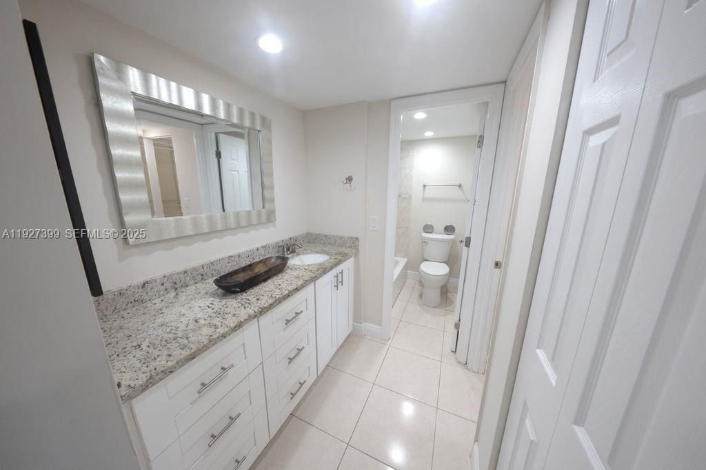 На продажу: $185,000 (1 спален, 1 ванн, 870 Квадратных фут)