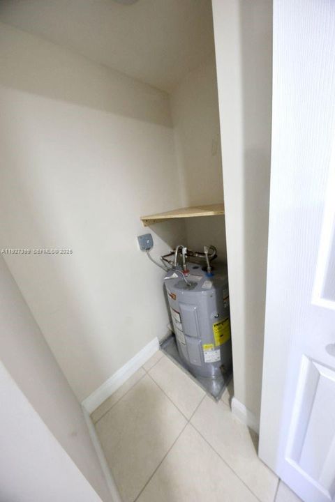 На продажу: $185,000 (1 спален, 1 ванн, 870 Квадратных фут)