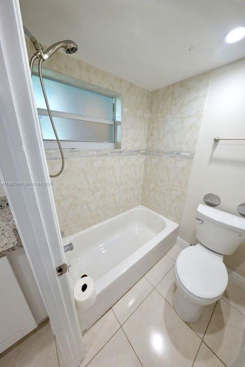 На продажу: $185,000 (1 спален, 1 ванн, 870 Квадратных фут)