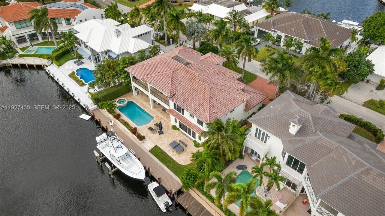 На продажу: $6,395,000 (5 спален, 5 ванн, 5415 Квадратных фут)