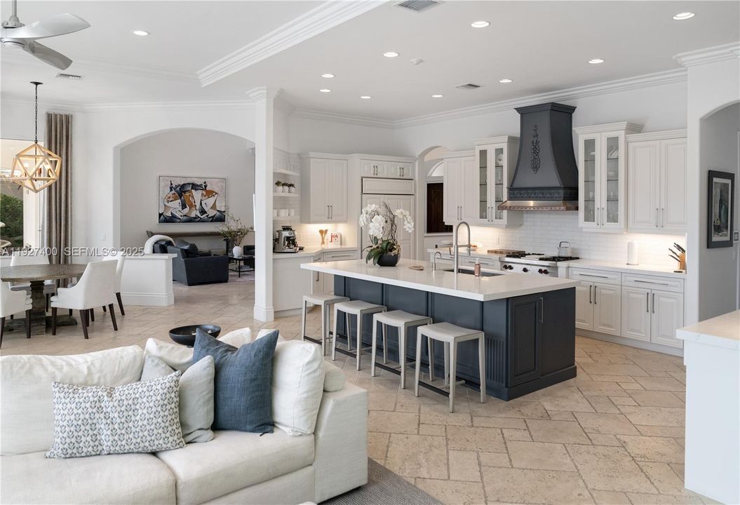 На продажу: $6,395,000 (5 спален, 5 ванн, 5415 Квадратных фут)