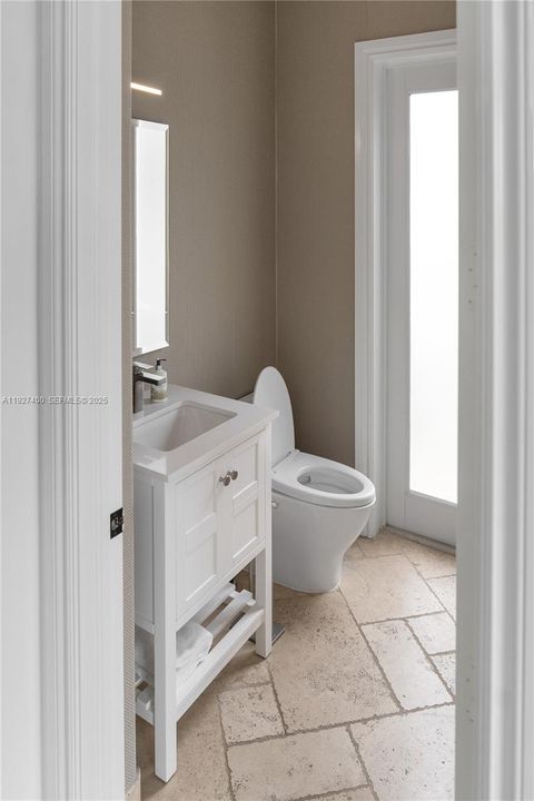 На продажу: $6,395,000 (5 спален, 5 ванн, 5415 Квадратных фут)