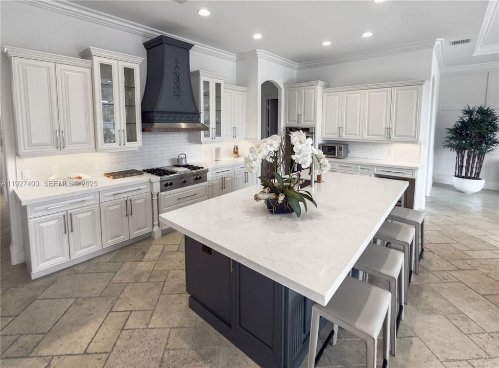 На продажу: $6,395,000 (5 спален, 5 ванн, 5415 Квадратных фут)