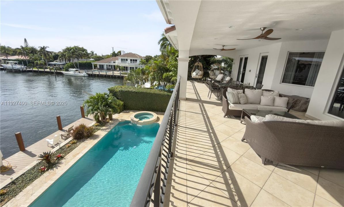 На продажу: $6,395,000 (5 спален, 5 ванн, 5415 Квадратных фут)