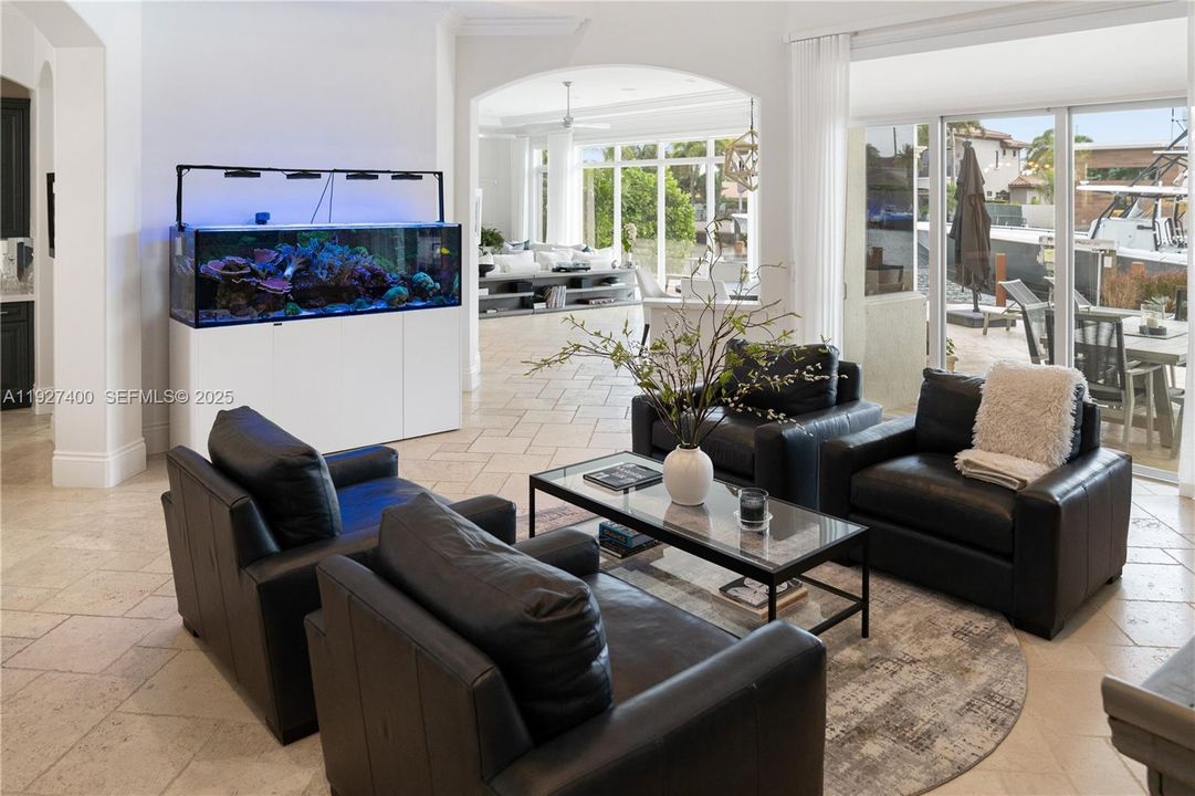 На продажу: $6,395,000 (5 спален, 5 ванн, 5415 Квадратных фут)