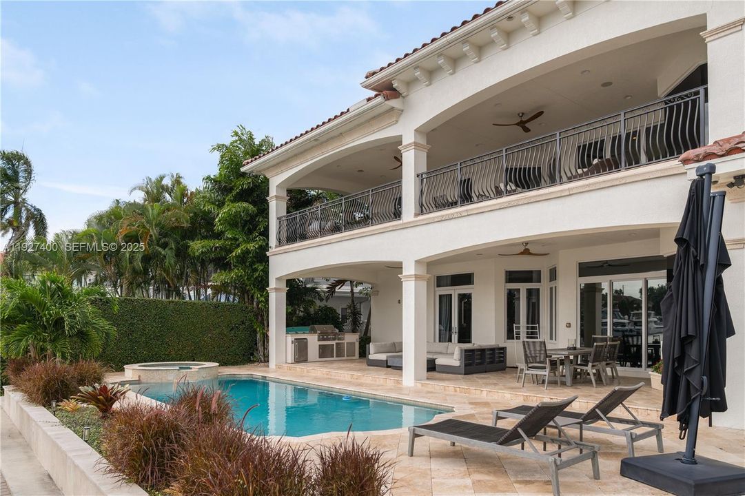 На продажу: $6,395,000 (5 спален, 5 ванн, 5415 Квадратных фут)