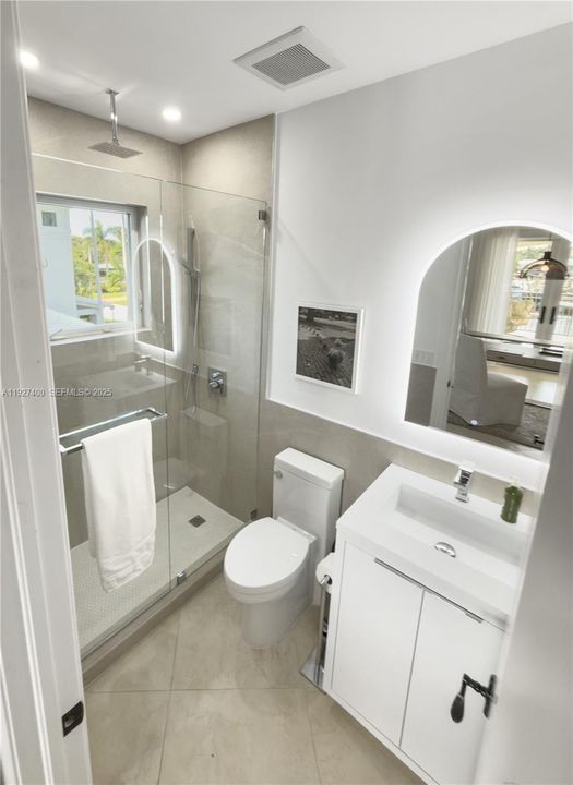 На продажу: $6,395,000 (5 спален, 5 ванн, 5415 Квадратных фут)