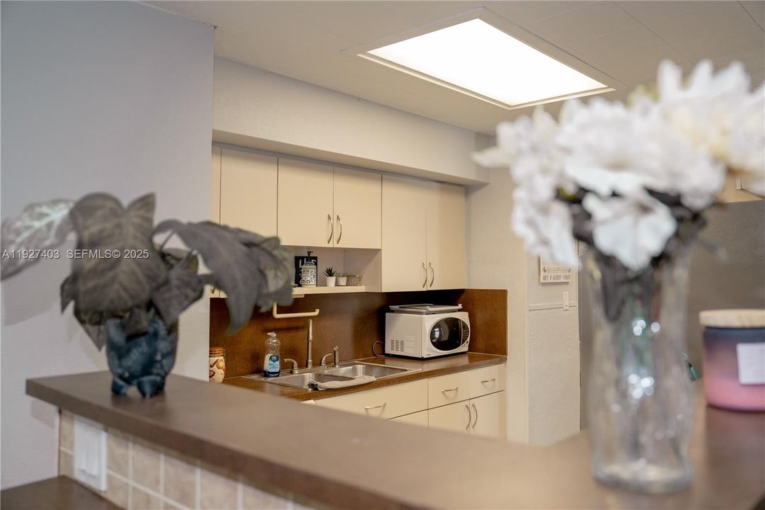 For Sale: $1,200,000 (3 beds, 1 baths, 1892 Square Feet)