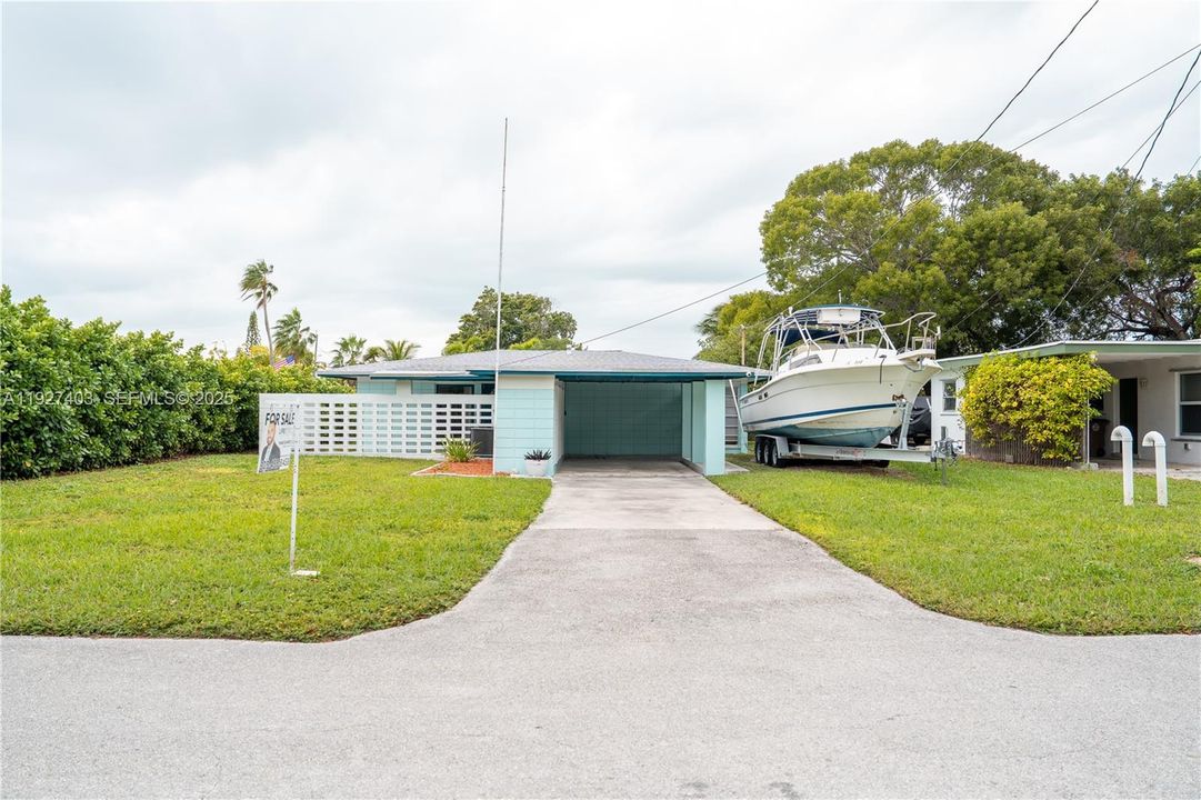 For Sale: $1,200,000 (3 beds, 1 baths, 1892 Square Feet)