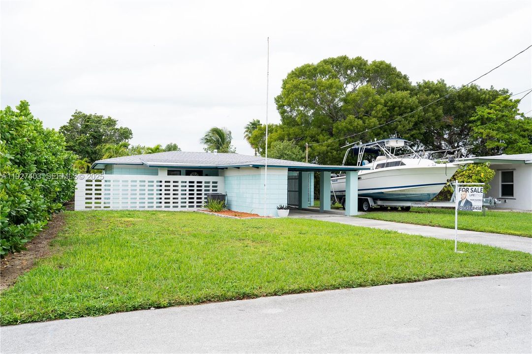 For Sale: $1,200,000 (3 beds, 1 baths, 1892 Square Feet)