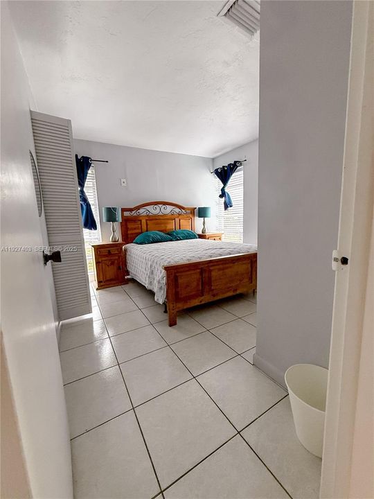 For Sale: $1,200,000 (3 beds, 1 baths, 1892 Square Feet)