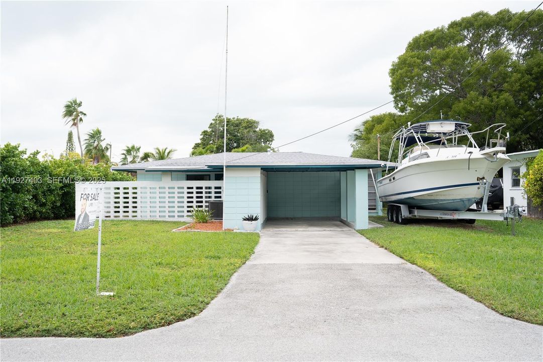 For Sale: $1,200,000 (3 beds, 1 baths, 1892 Square Feet)