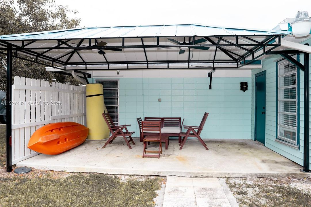 For Sale: $1,200,000 (3 beds, 1 baths, 1892 Square Feet)