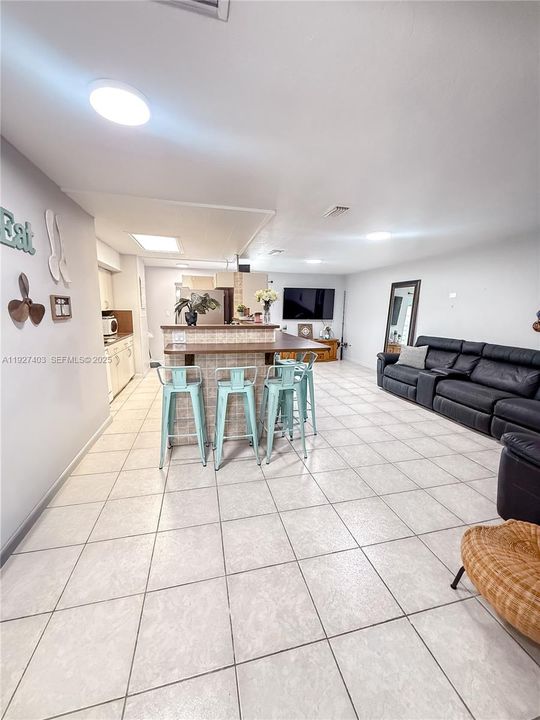 For Sale: $1,200,000 (3 beds, 1 baths, 1892 Square Feet)