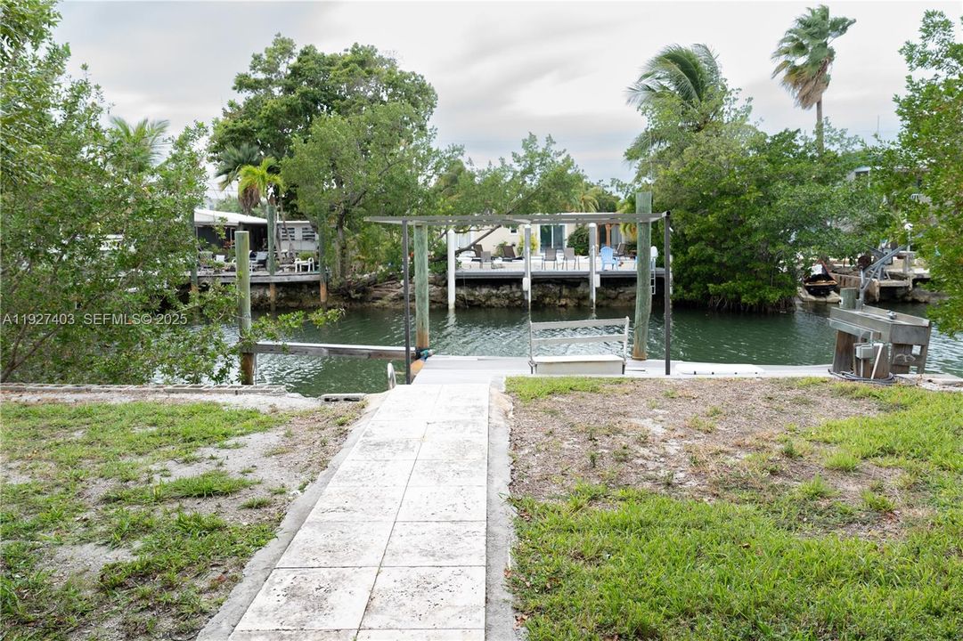 For Sale: $1,200,000 (3 beds, 1 baths, 1892 Square Feet)