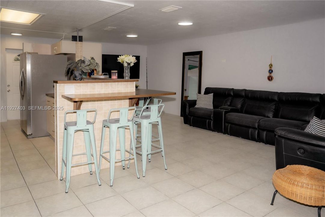 For Sale: $1,200,000 (3 beds, 1 baths, 1892 Square Feet)