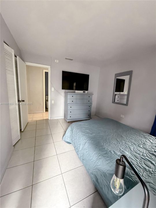 For Sale: $1,200,000 (3 beds, 1 baths, 1892 Square Feet)