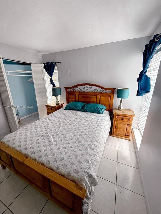 For Sale: $1,200,000 (3 beds, 1 baths, 1892 Square Feet)