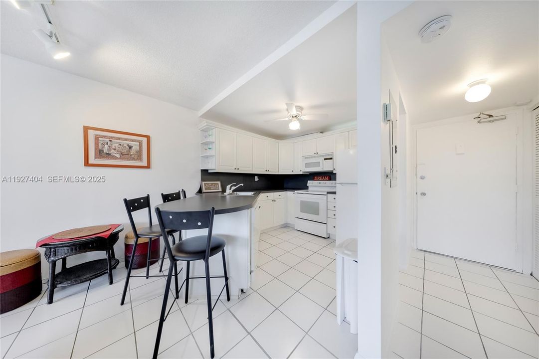 待售: $449,000 (1 贝兹, 1 浴室, 654 平方英尺)