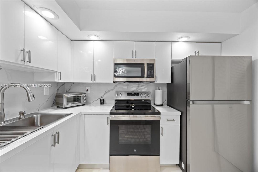 For Rent: $3,500 (3 beds, 2 baths, 1152 Square Feet)