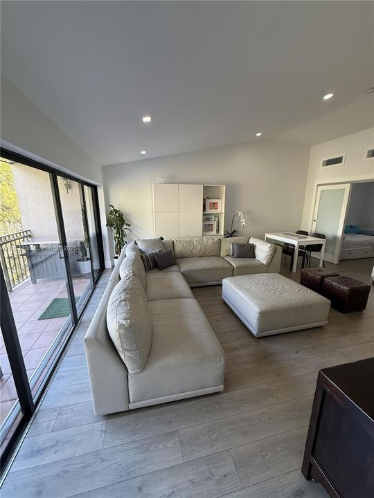 For Sale: $520,000 (2 beds, 2 baths, 1200 Square Feet)