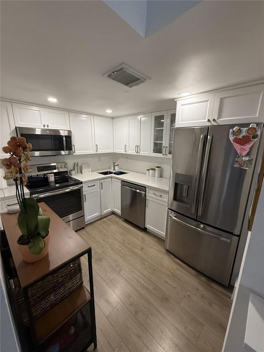 For Sale: $520,000 (2 beds, 2 baths, 1200 Square Feet)