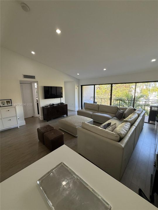 For Sale: $520,000 (2 beds, 2 baths, 1200 Square Feet)