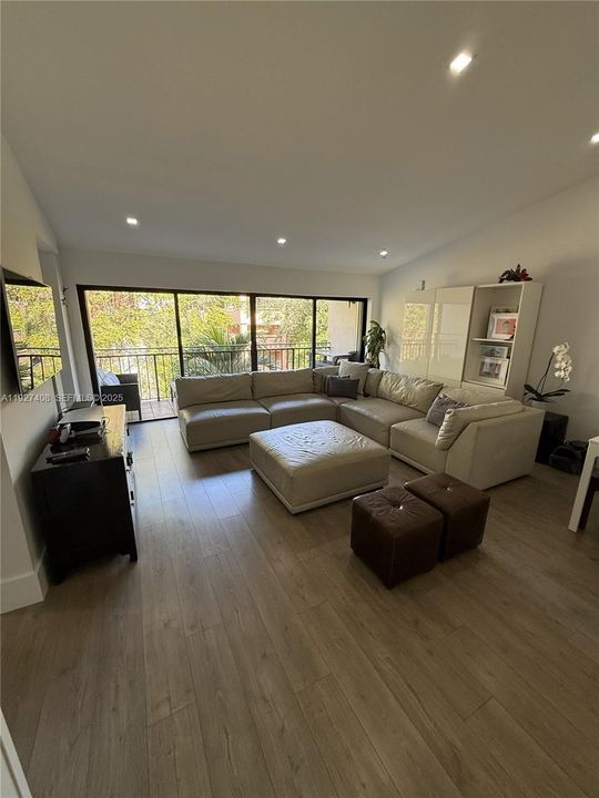 For Sale: $520,000 (2 beds, 2 baths, 1200 Square Feet)