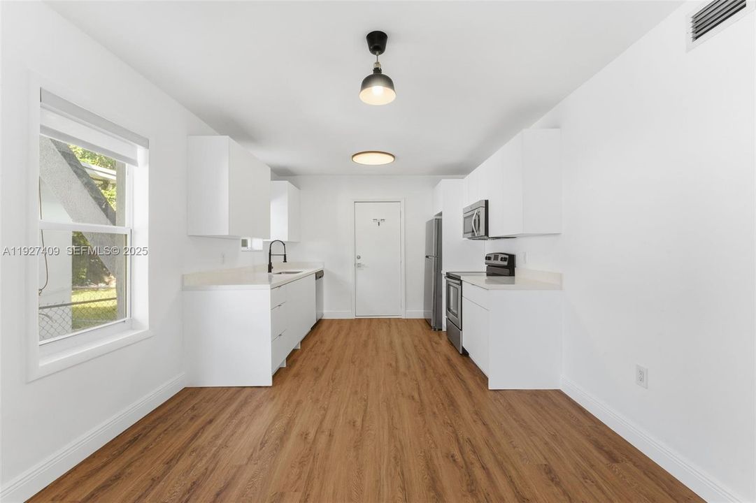 В аренду: $3,000 (4 спален, 2 ванн, 1728 Квадратных фут)