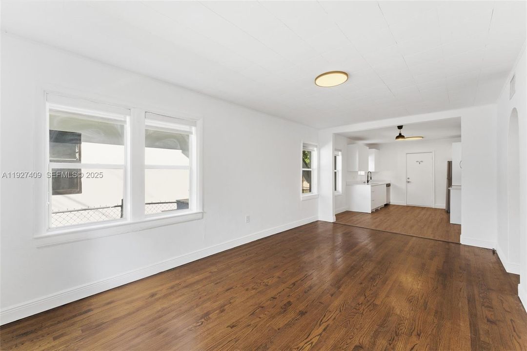 В аренду: $3,000 (4 спален, 2 ванн, 1728 Квадратных фут)