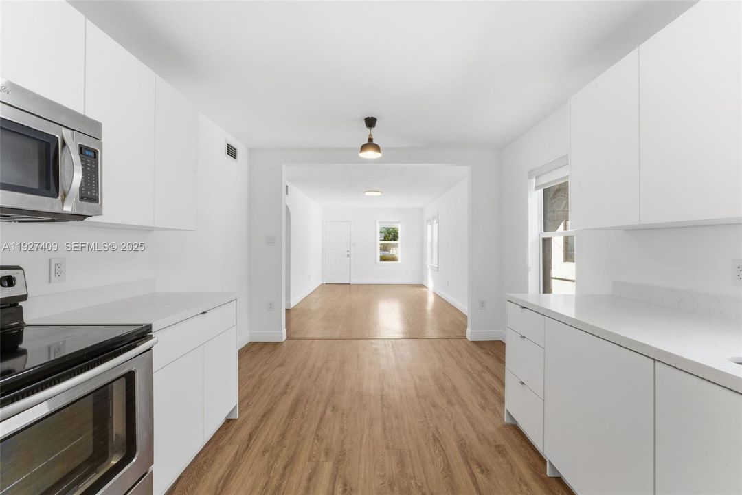 В аренду: $3,000 (4 спален, 2 ванн, 1728 Квадратных фут)