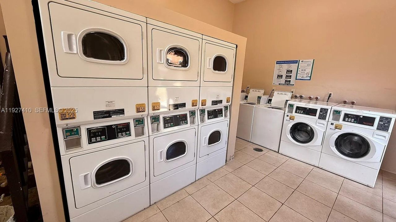 待售: $219,000 (2 贝兹, 2 浴室, 858 平方英尺)