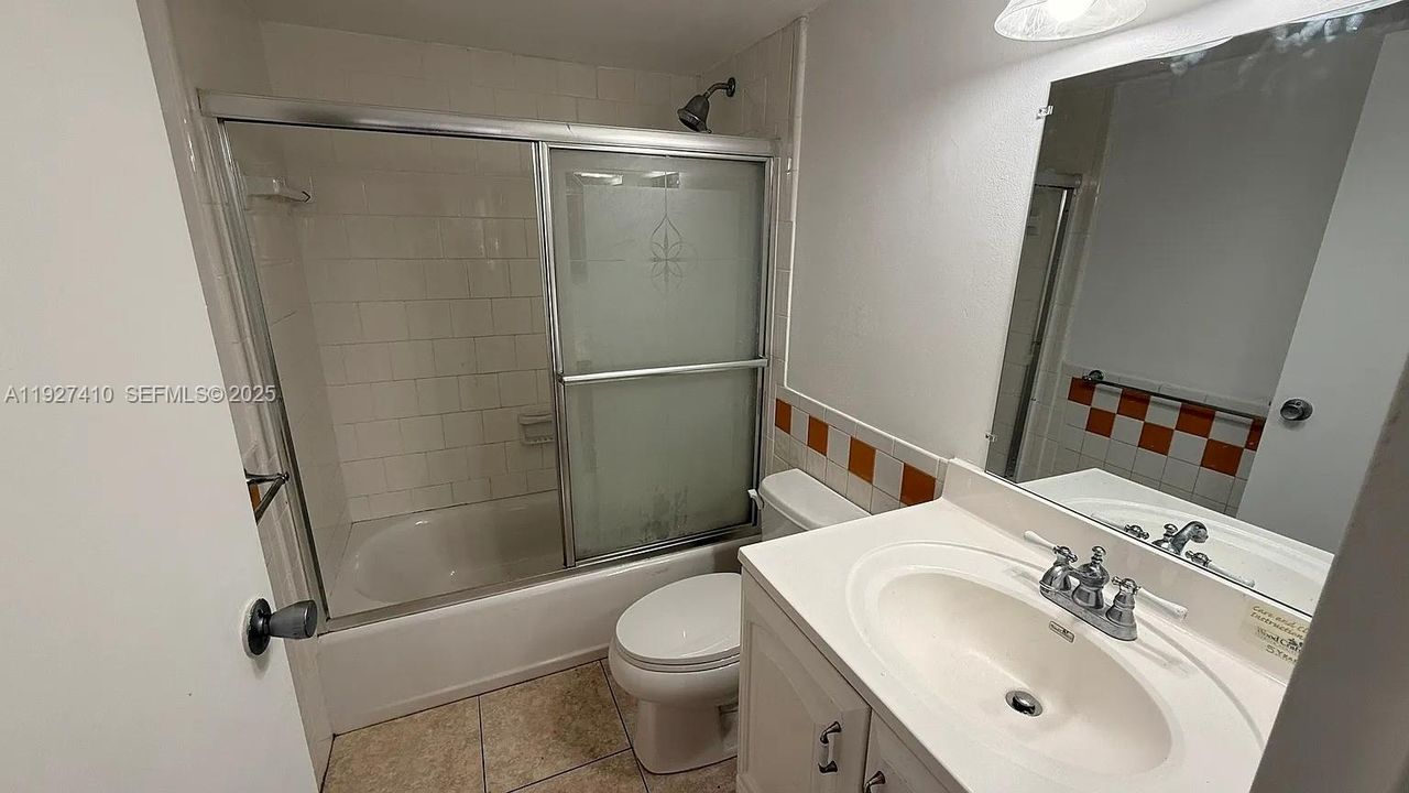 待售: $219,000 (2 贝兹, 2 浴室, 858 平方英尺)