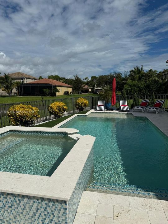 出租: $4,800 (4 贝兹, 2 浴室, 2037 平方英尺)