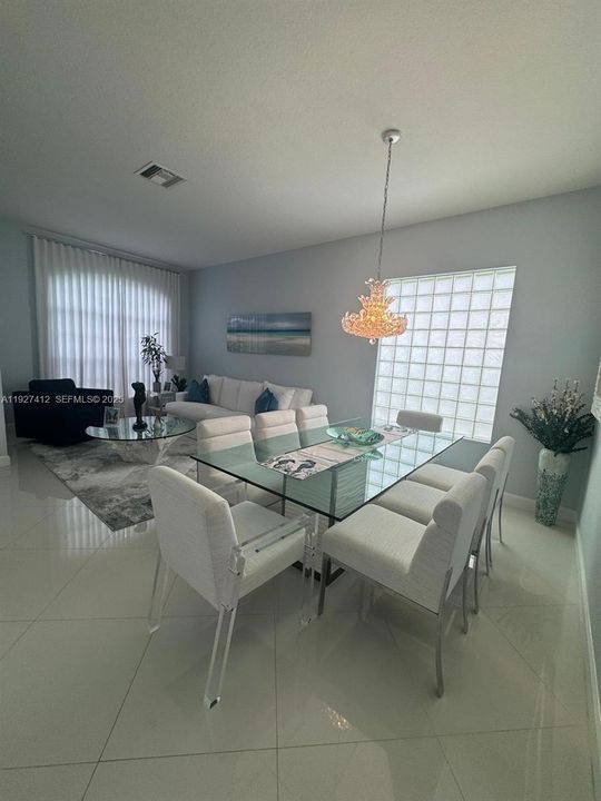 出租: $4,800 (4 贝兹, 2 浴室, 2037 平方英尺)