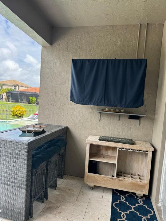 出租: $4,800 (4 贝兹, 2 浴室, 2037 平方英尺)