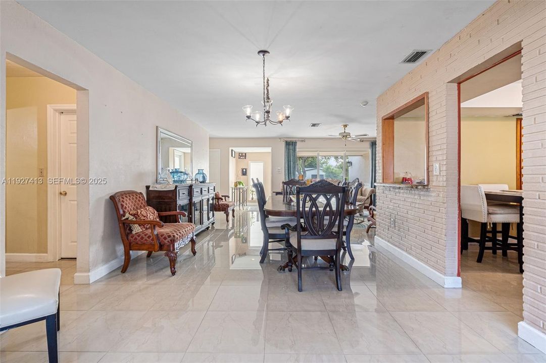 En Venta: $599,999 (4 camas, 2 baños, 1747 Pies cuadrados)