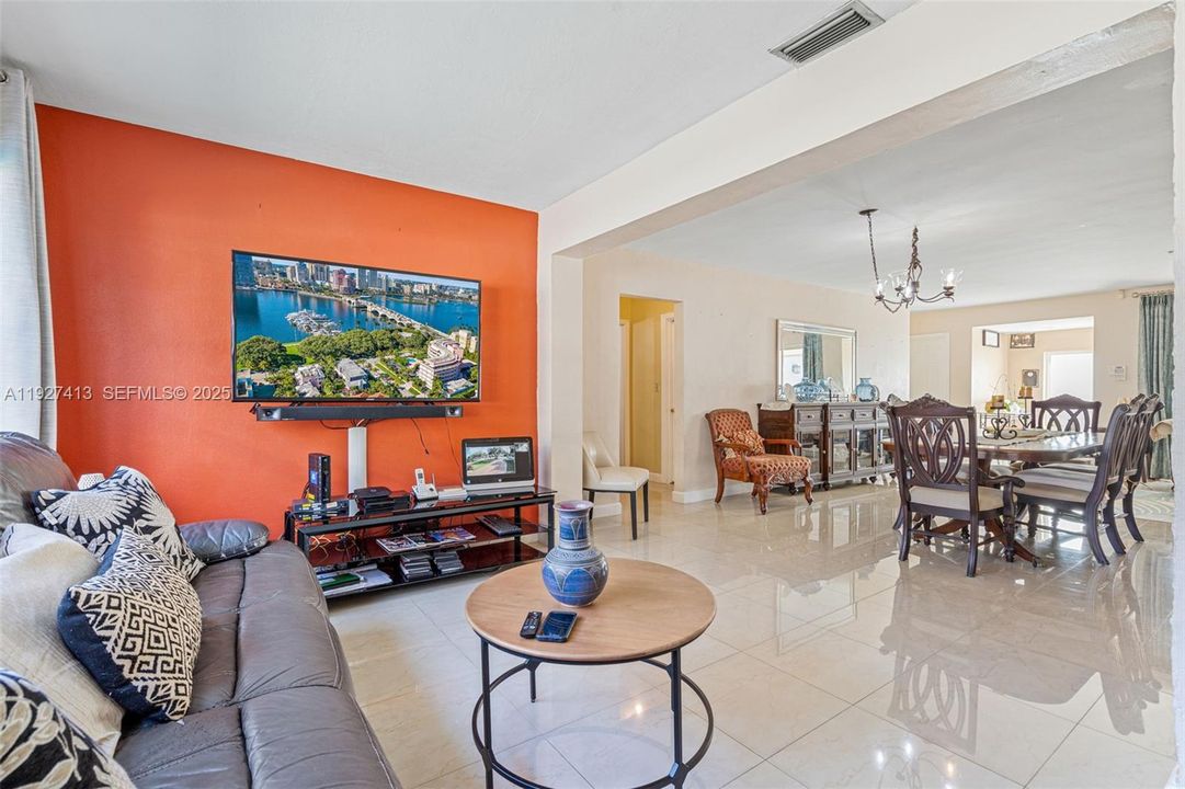 En Venta: $599,999 (4 camas, 2 baños, 1747 Pies cuadrados)