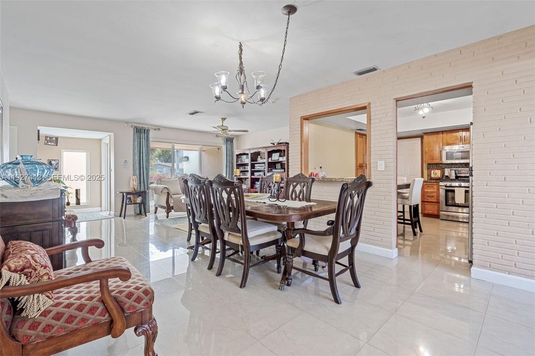 En Venta: $599,999 (4 camas, 2 baños, 1747 Pies cuadrados)