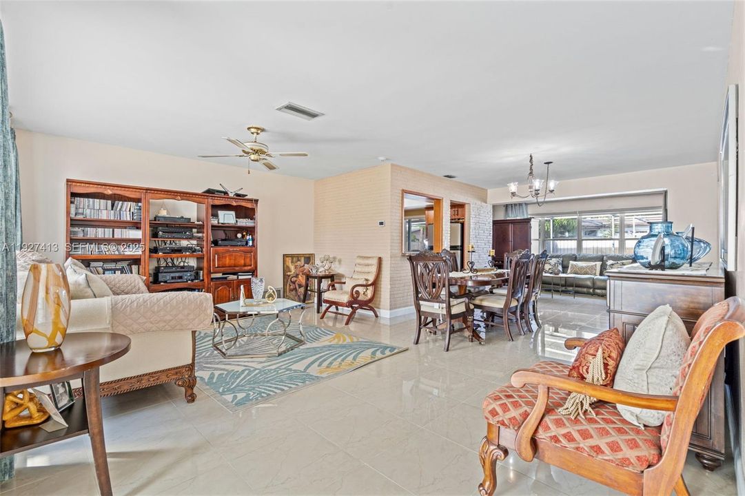 En Venta: $599,999 (4 camas, 2 baños, 1747 Pies cuadrados)