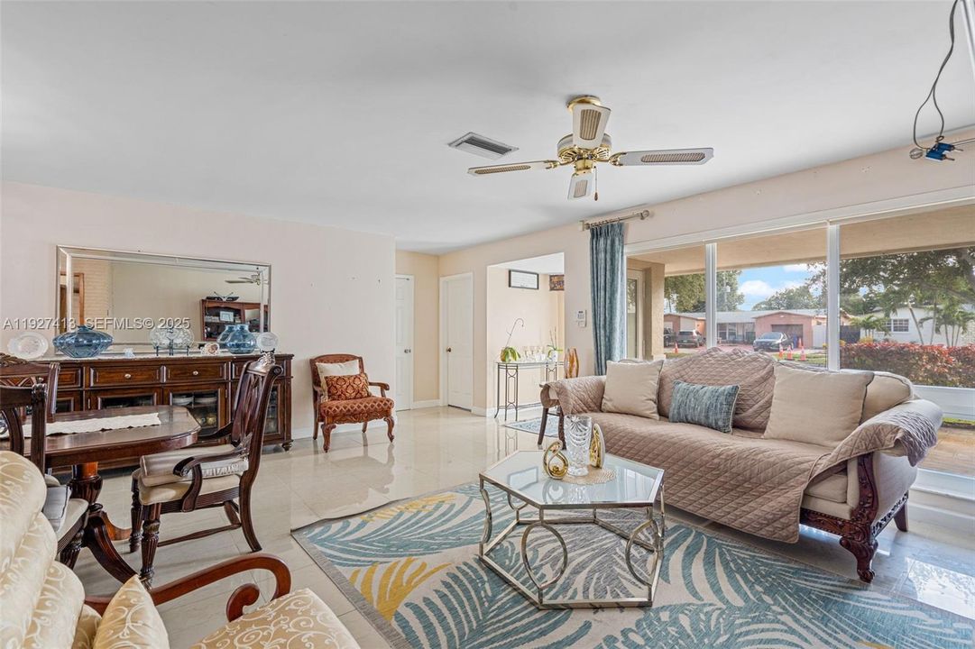 En Venta: $599,999 (4 camas, 2 baños, 1747 Pies cuadrados)