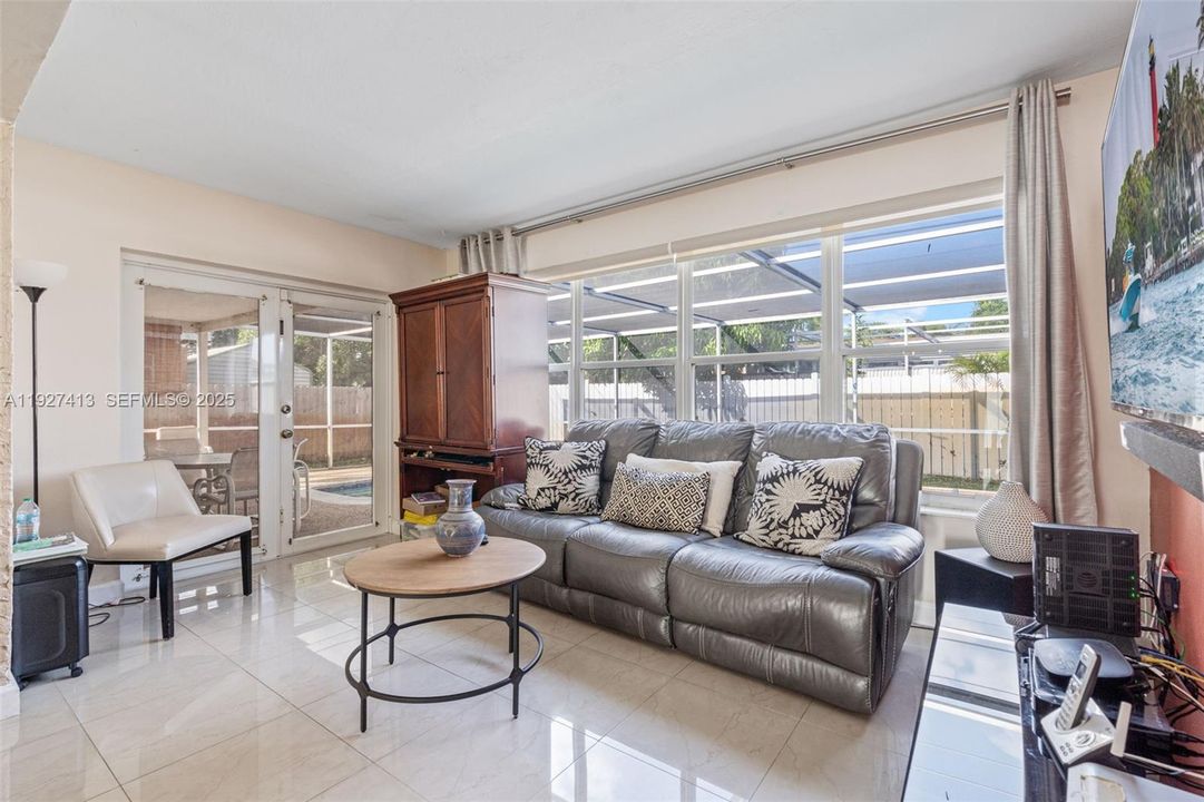 En Venta: $599,999 (4 camas, 2 baños, 1747 Pies cuadrados)