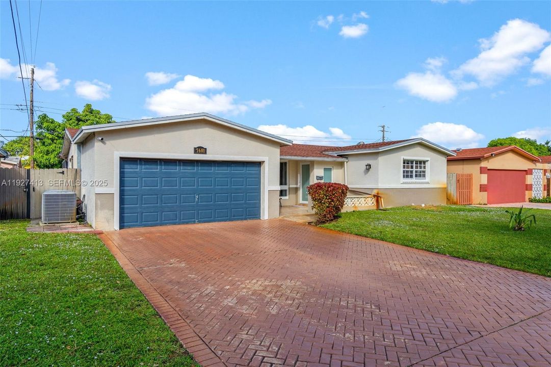 En Venta: $599,999 (4 camas, 2 baños, 1747 Pies cuadrados)