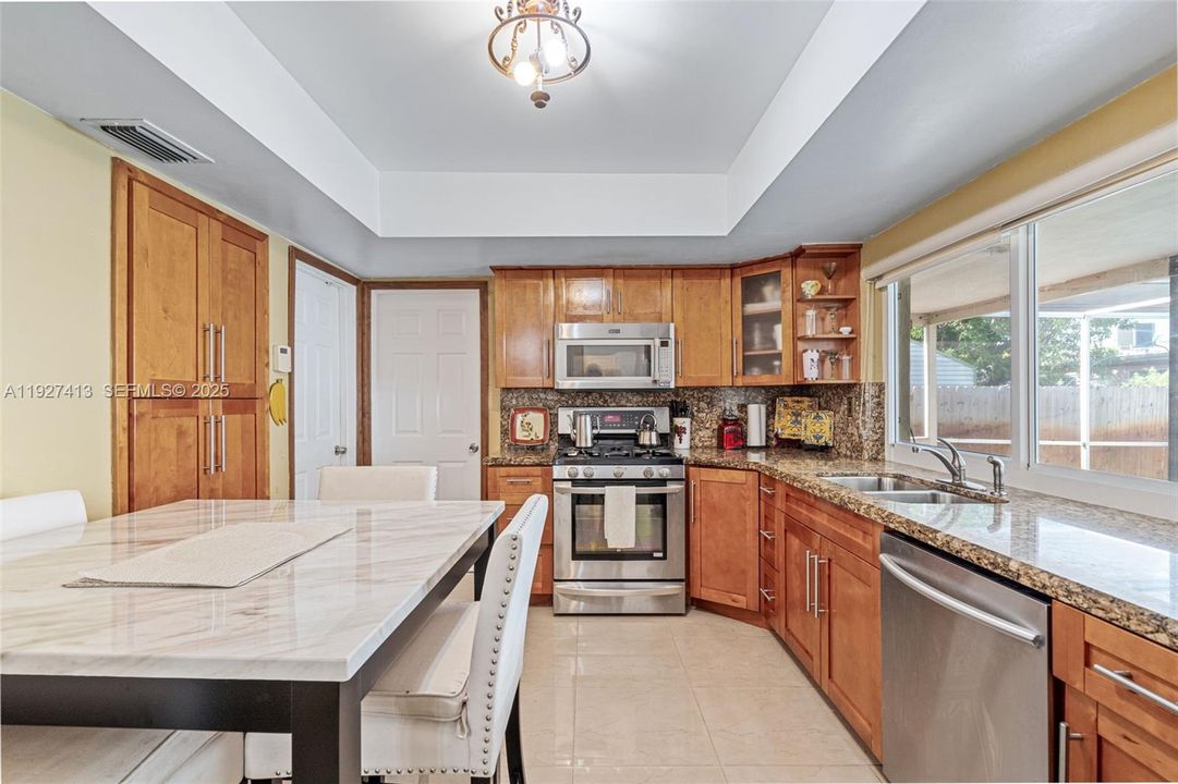 En Venta: $599,999 (4 camas, 2 baños, 1747 Pies cuadrados)