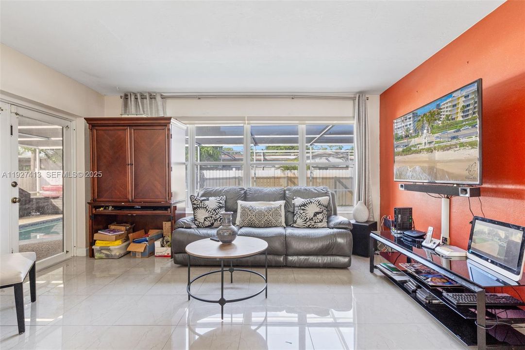 En Venta: $599,999 (4 camas, 2 baños, 1747 Pies cuadrados)